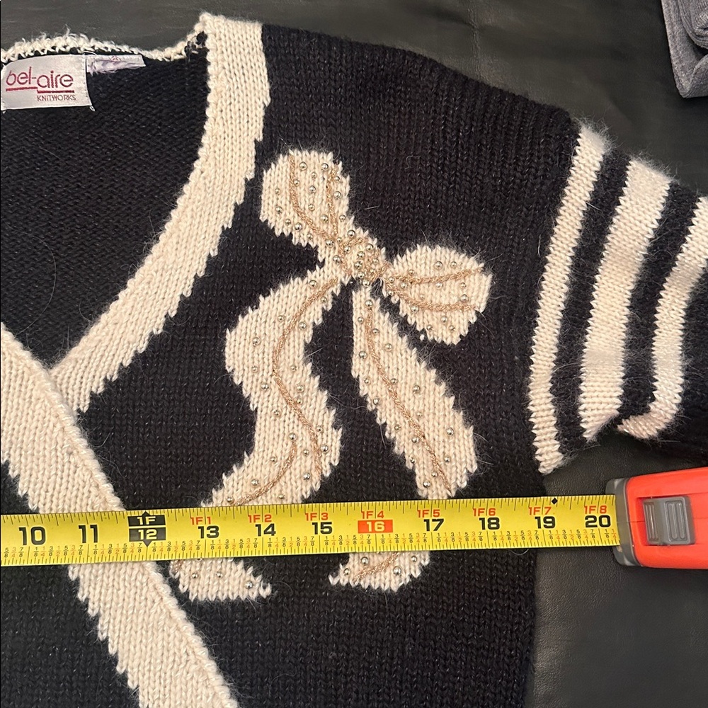 Vintage Knitworks Black and Cream V-Neck Sweater - Picture 10 of 16